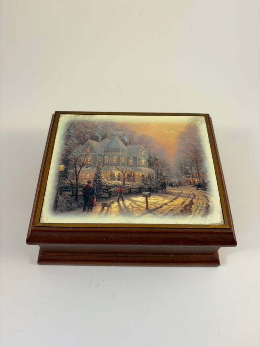 Thomas Kinkade A Holiday Gathering Wooden Musical Jewelry Box Green Lined